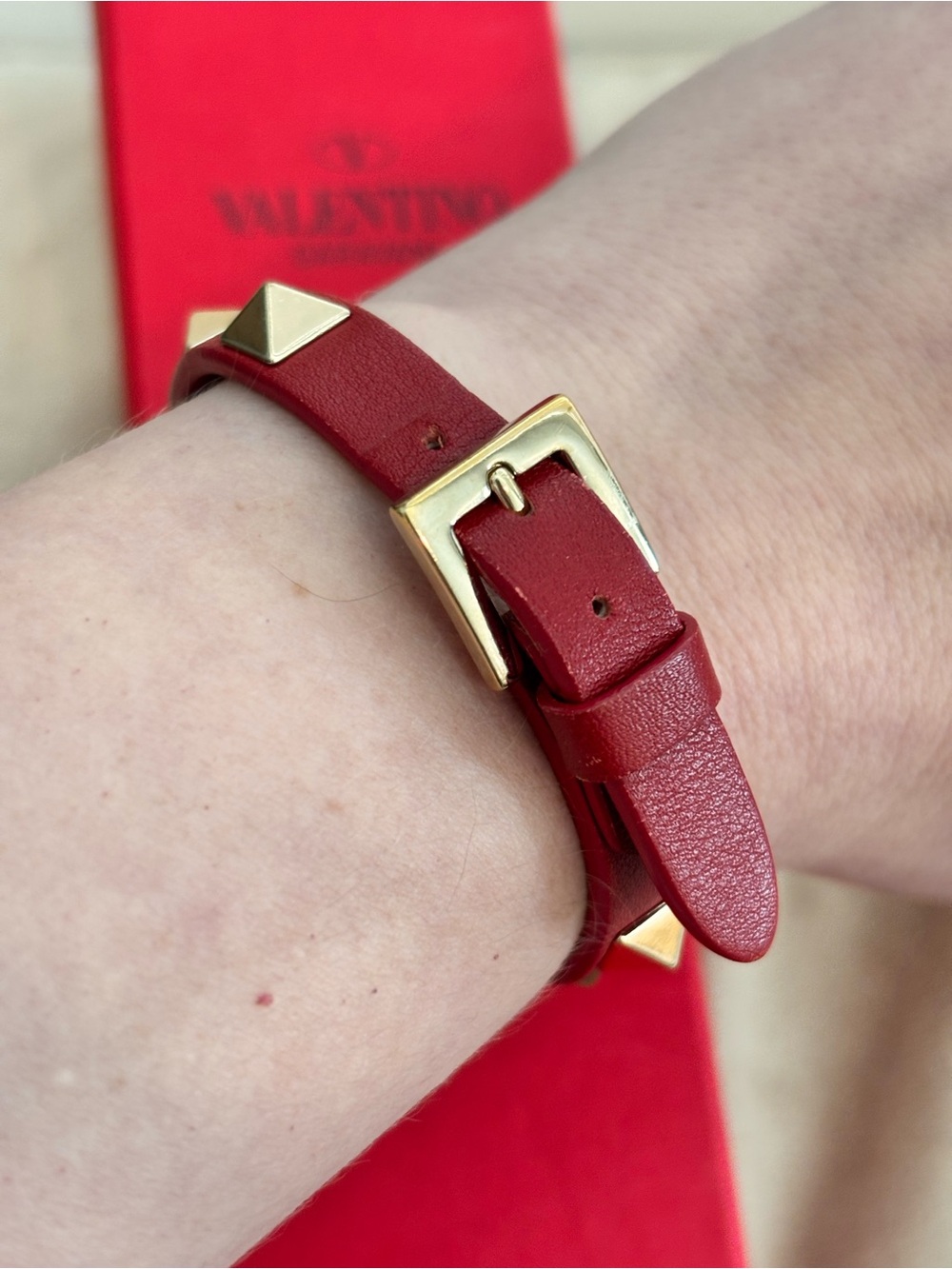 Valentino Garavani Rockstud Red Leather Bracelet W/ Box - Picture 4 of 14